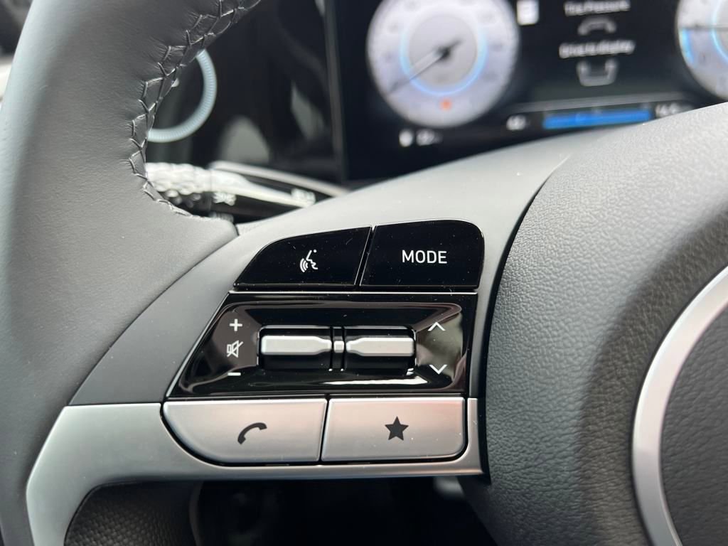 Used 2025 Hyundai Elantra SEL w/ Cargo Package image 17