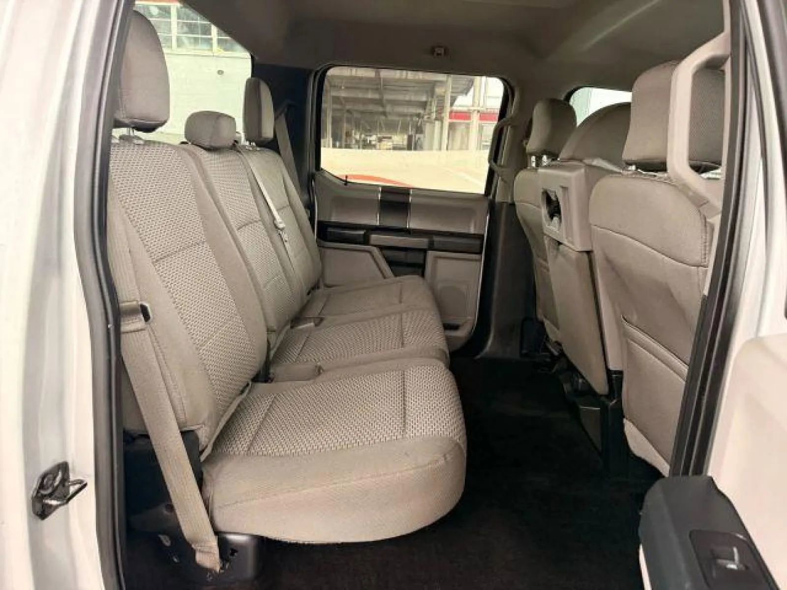 Used 2015 Ford F150 XLT image 22