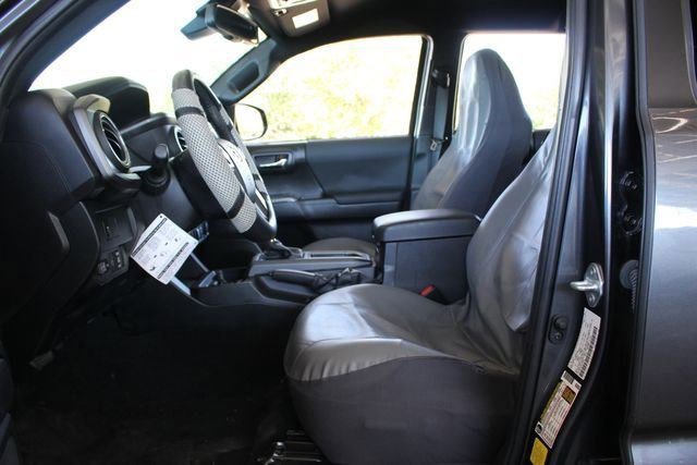 Used 2022 Toyota Tacoma 4x4 Double Cab image 9