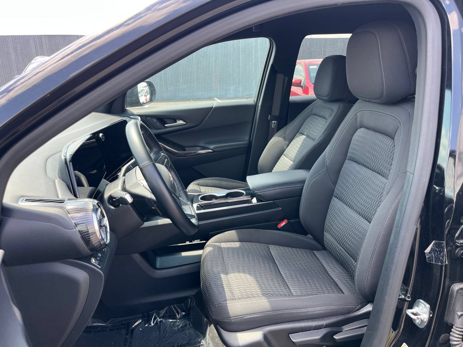 Used 2025 Chevrolet Equinox LT FWD image 36