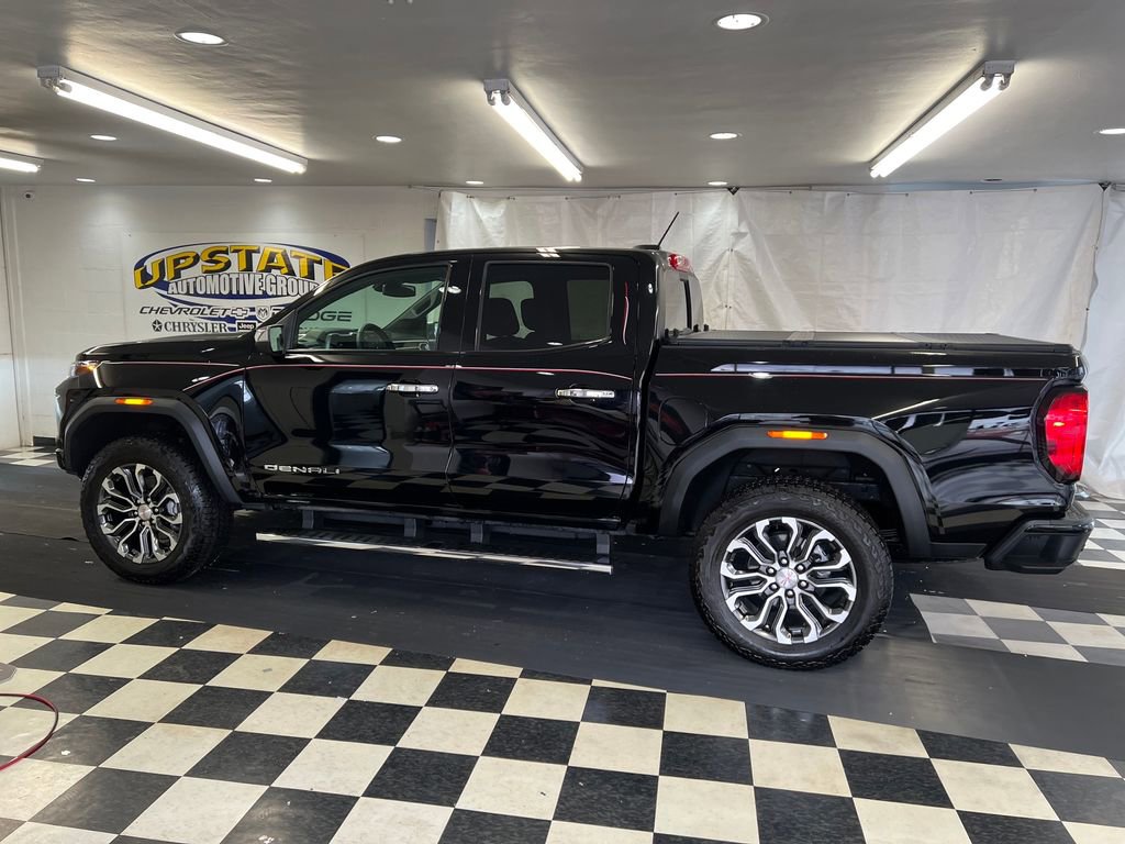 Used 2025 GMC Canyon Denali image 11