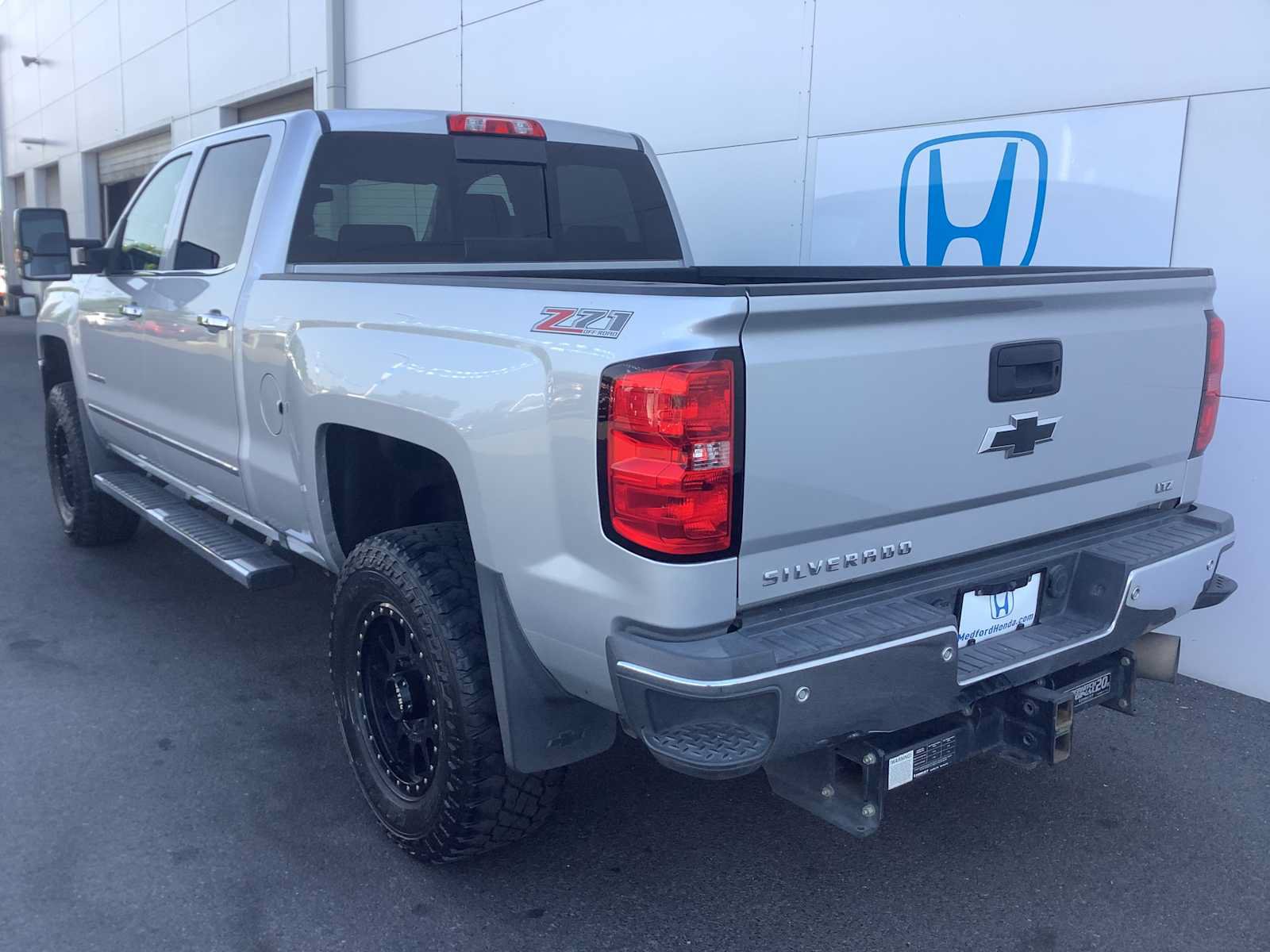 Used 2017 Chevrolet Silverado 2500 LTZ w/ Duramax Plus Package AWD/4WD image 4