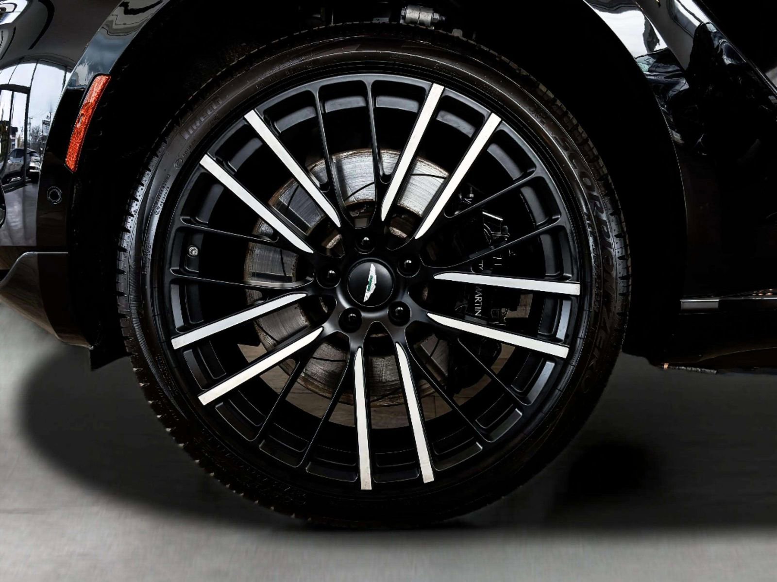 Used 2024 Aston Martin DBX image 8