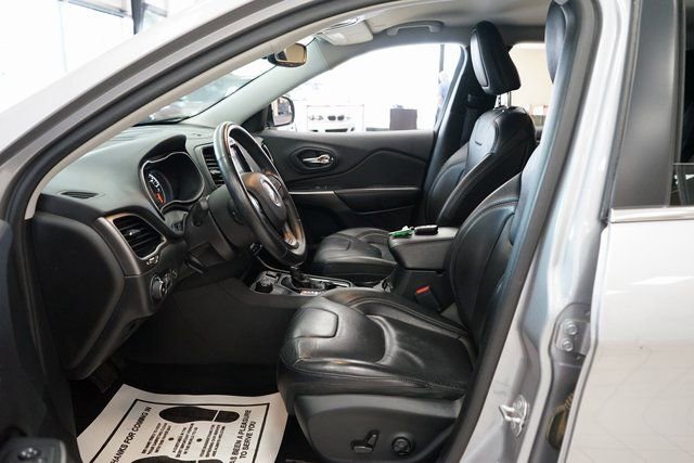 Used 2019 Jeep Cherokee Limited image 25