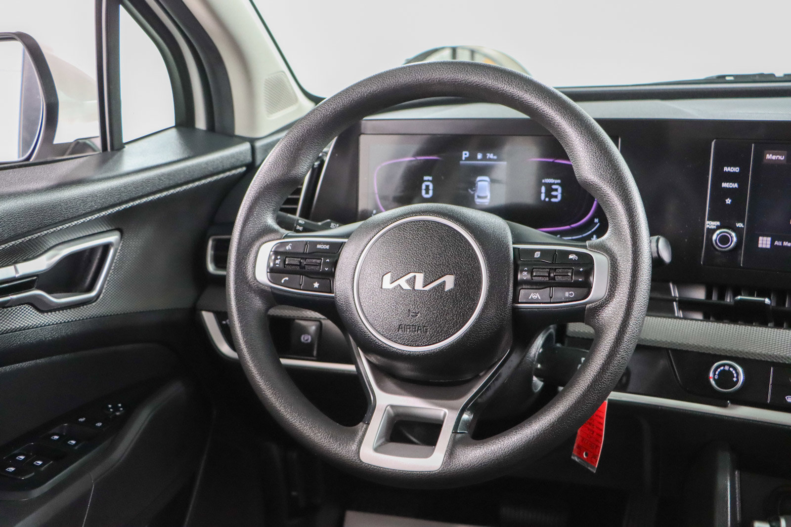 Used 2024 Kia Sportage LX image 9