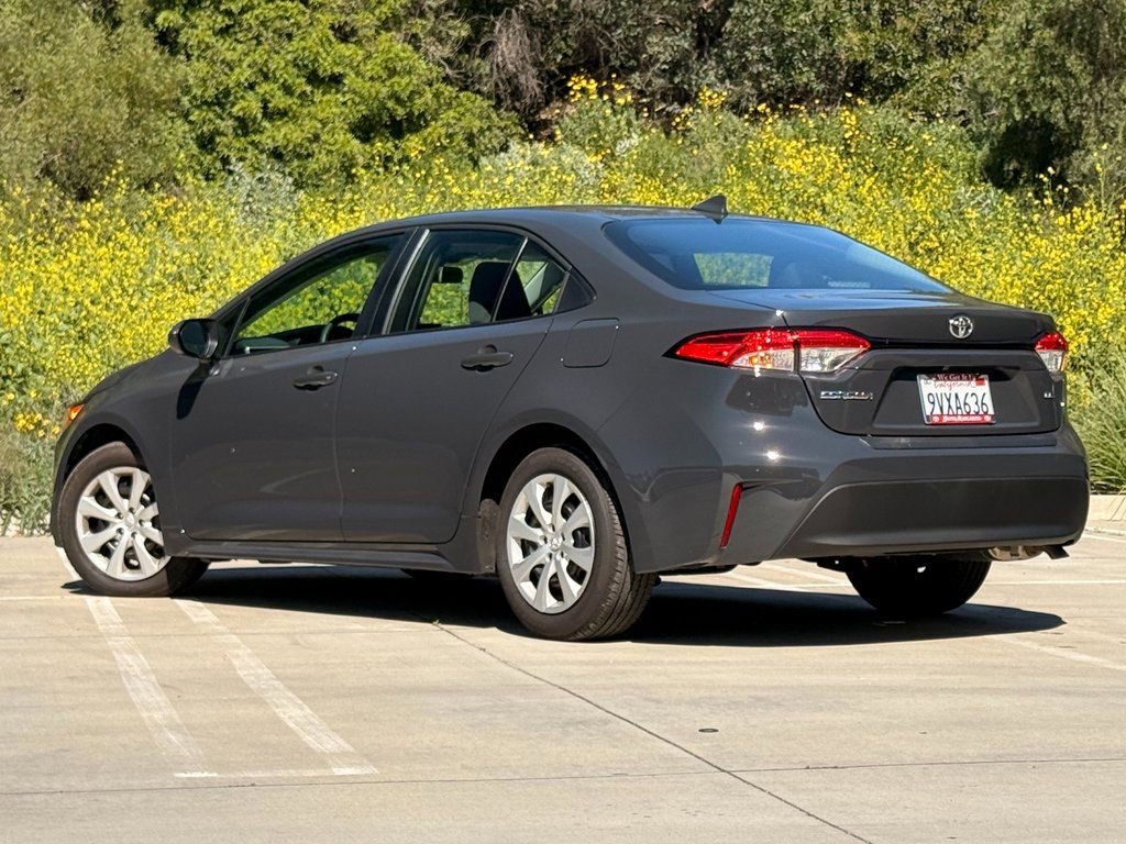 Used 2025 Toyota Corolla LE image 2