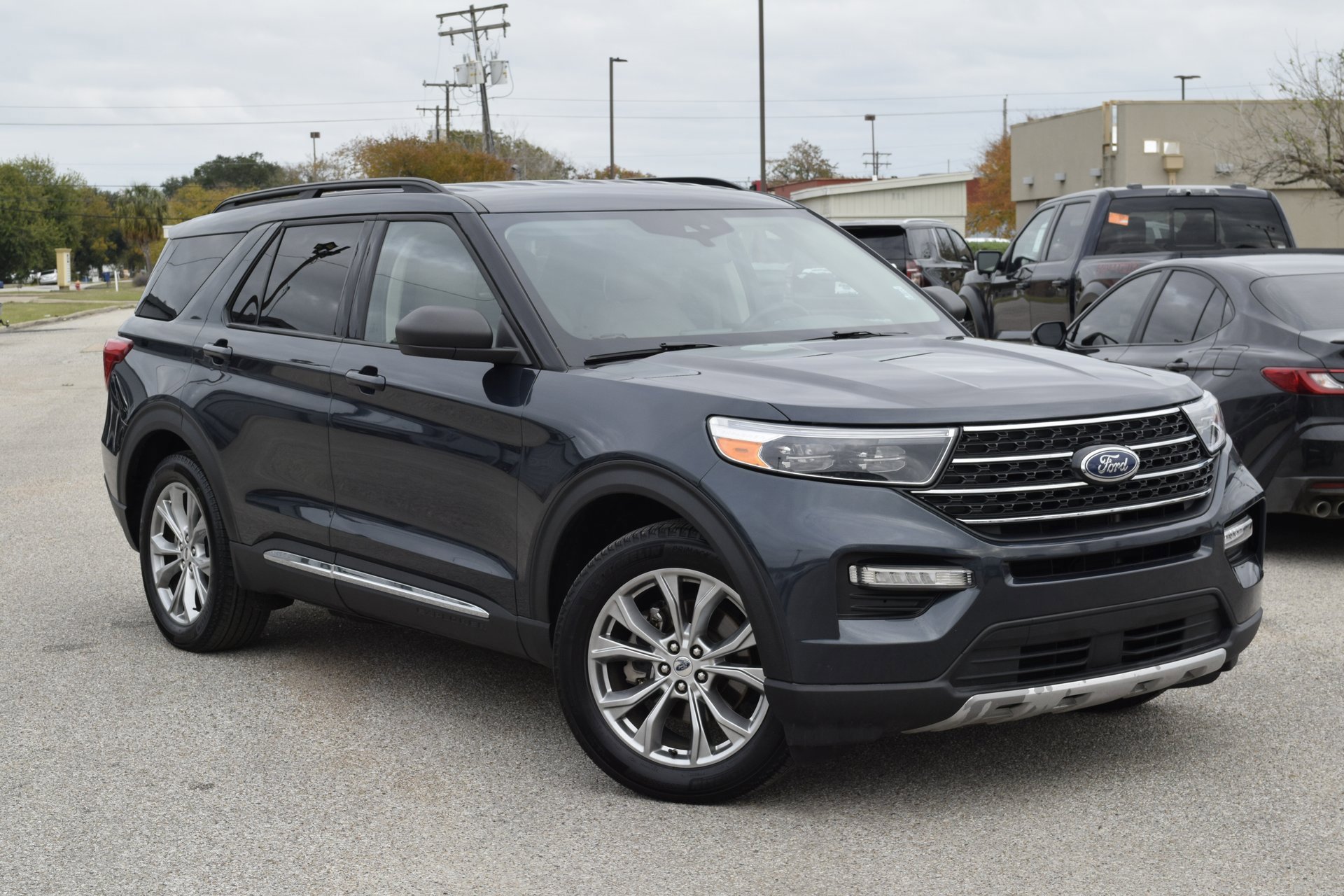 Used 2023 Ford Explorer XLT w/ Equipment Group 202A image 7