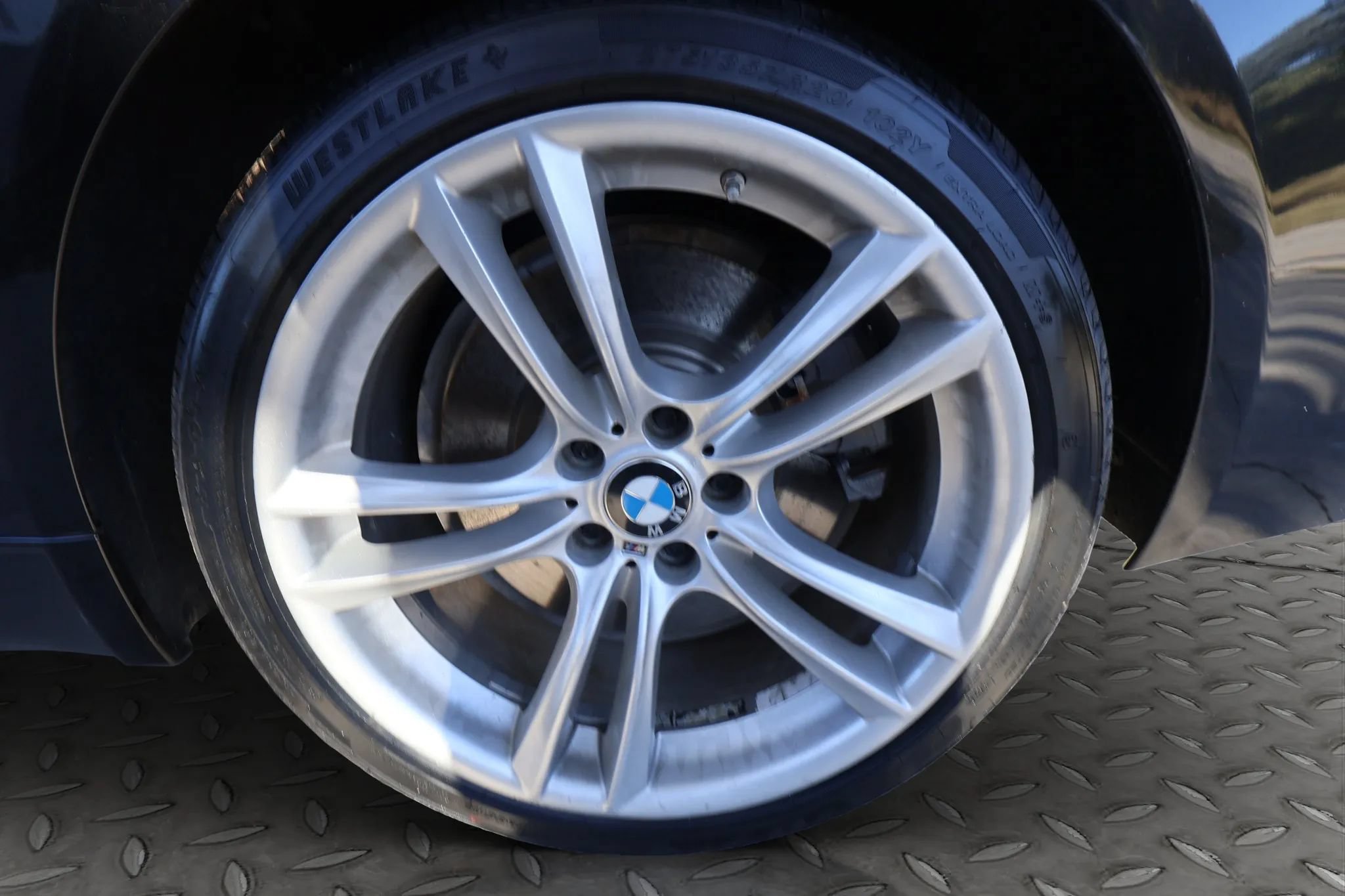 Used 2014 BMW 750Li RWD image 39