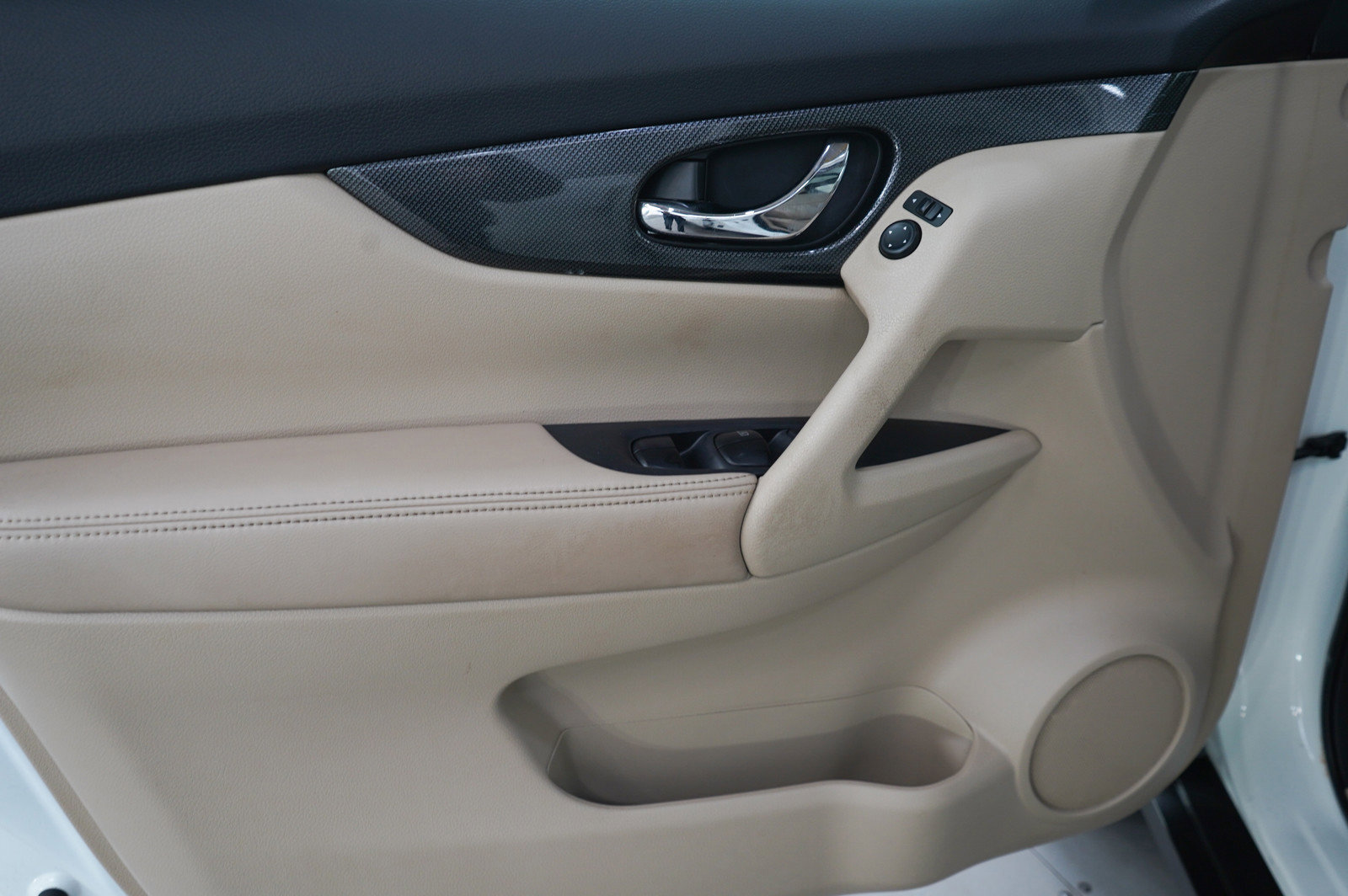 Used 2015 Nissan Rogue SL w/ SL Premium Package image 23