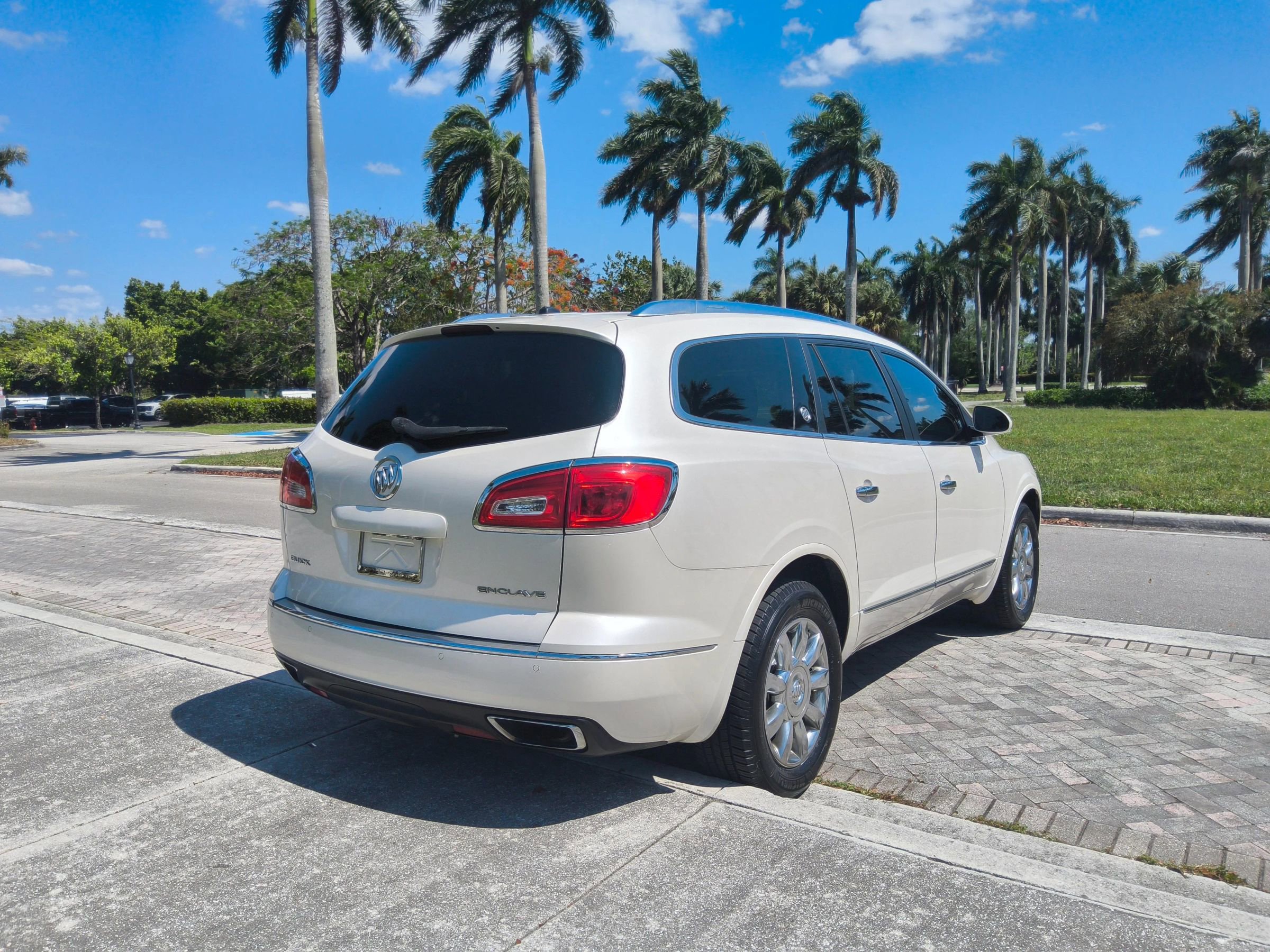 Used 2014 Buick Enclave Premium w/ Trailering Provision Package FWD image 8