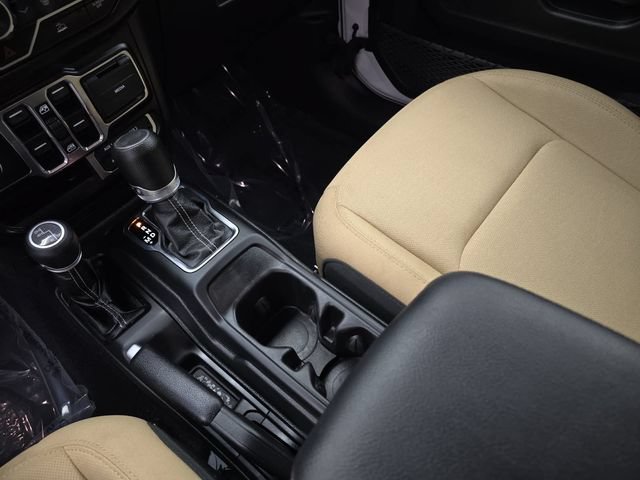 Used 2022 Jeep Wrangler Unlimited Sahara w/ Cold Weather Group AWD/4WD image 27