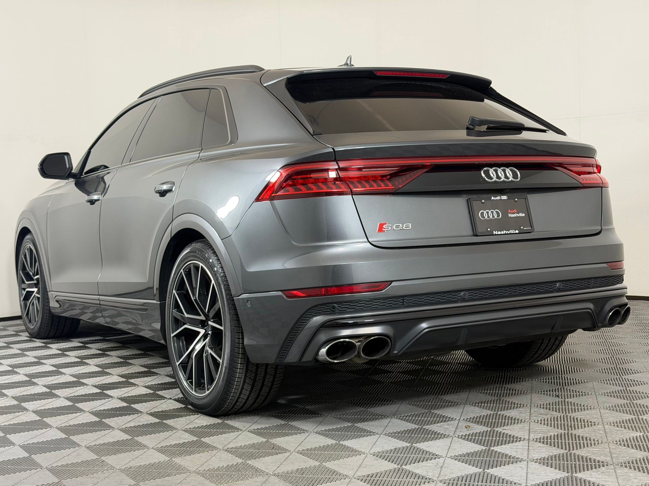 Used 2022 Audi SQ8 Prestige AWD/4WD image 3
