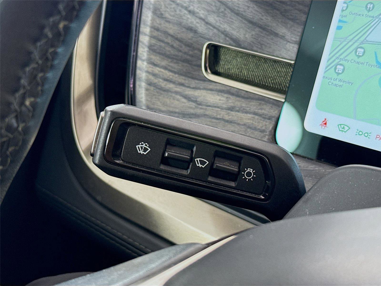 Used 2022 Rivian R1T Adventure image 6