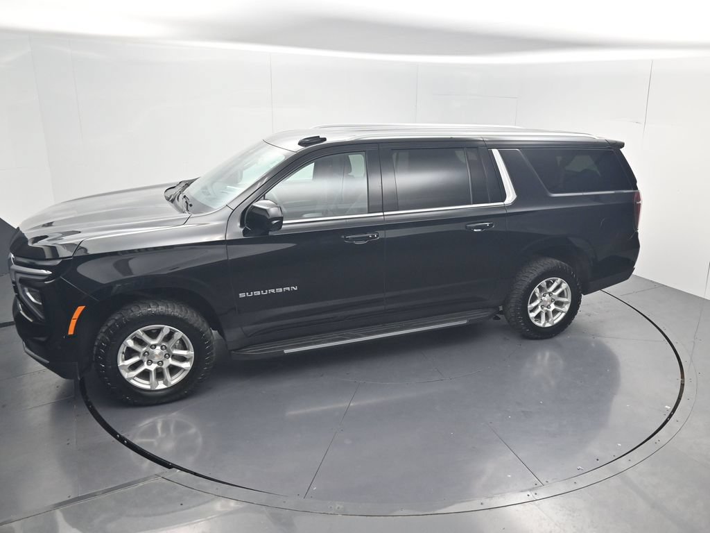 Used 2025 Chevrolet Suburban LT AWD/4WD image 52
