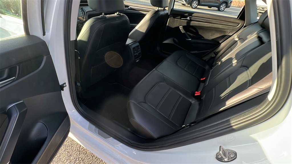 Used 2020 Volkswagen Passat 2.0T R-Line image 21