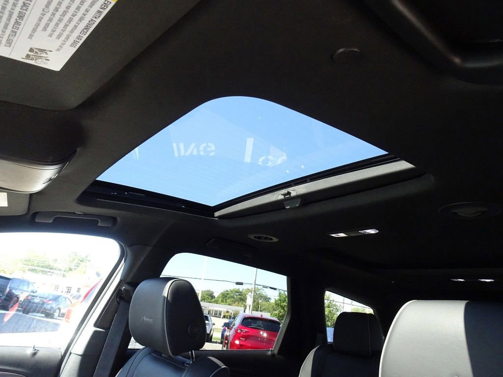 Used 2023 Buick Enclave Avenir image 12