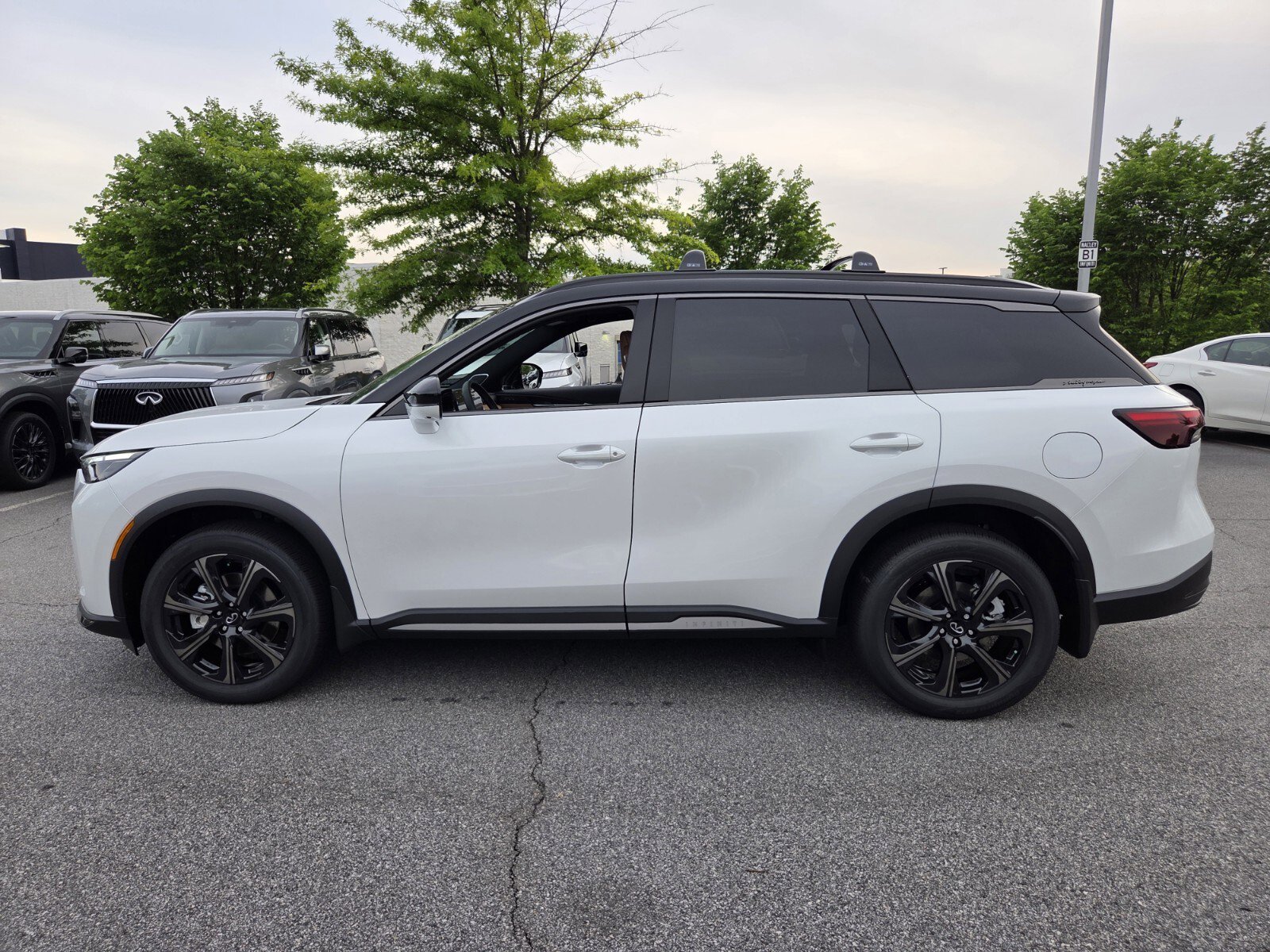 New 2027 INFINITI QX60 Autograph w/ Dark Cargo Package AWD/4WD image 9