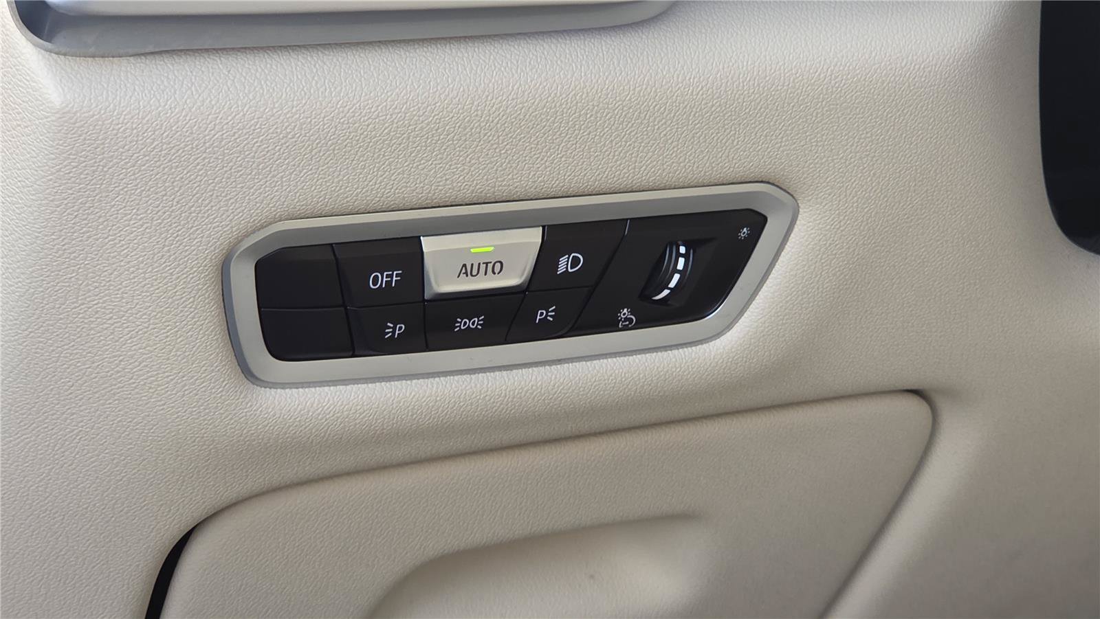 Used 2022 BMW X5 xDrive45e w/ Climate Comfort Package AWD/4WD image 18