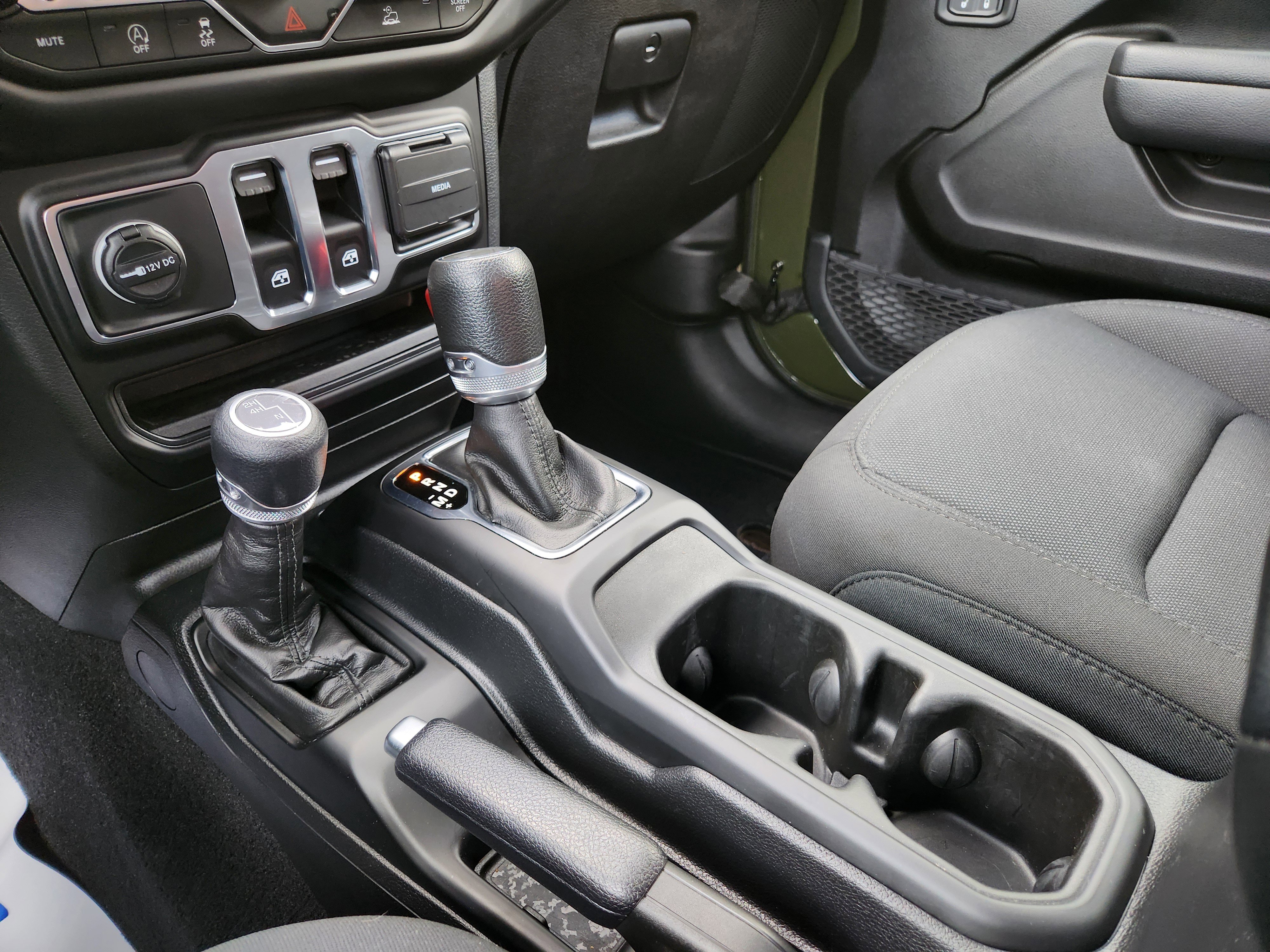 Used 2023 Jeep Wrangler Sport S image 23