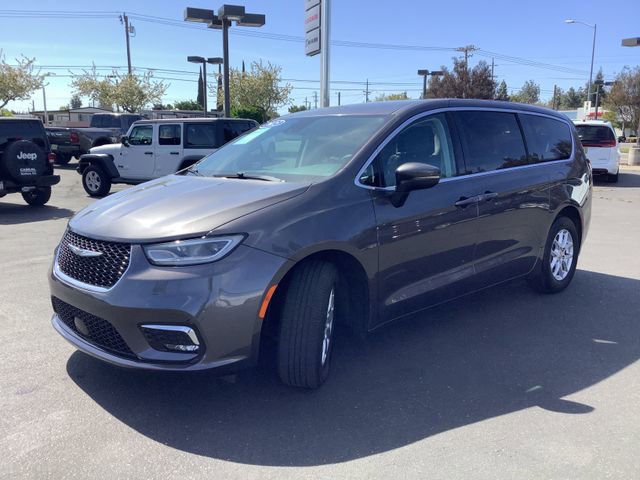 Used 2023 Chrysler Pacifica Touring-L image 5