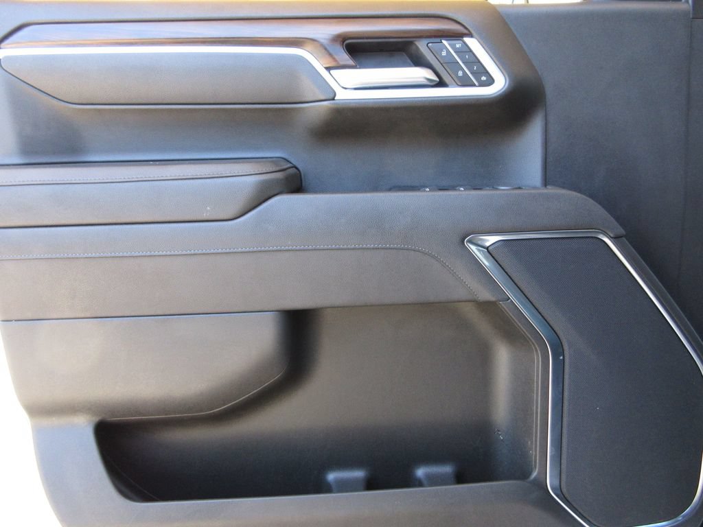 Used 2025 GMC Sierra 1500 SLT RWD image 9