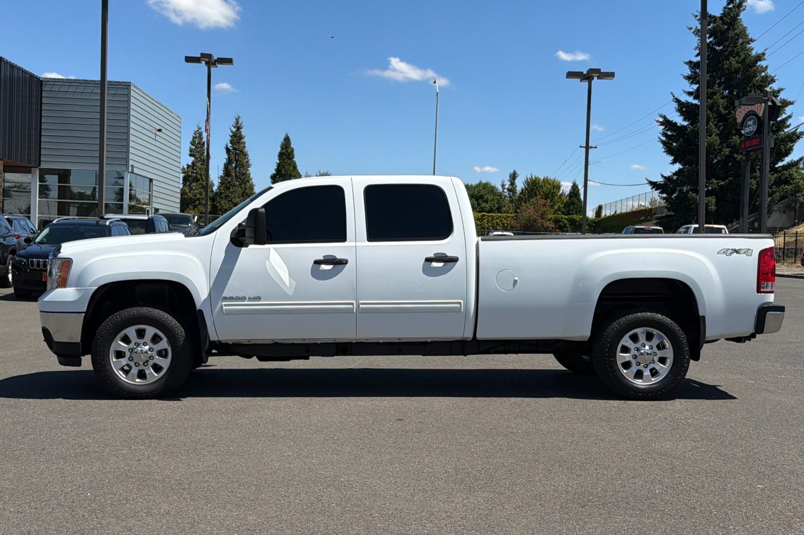 Used 2014 GMC Sierra 3500 SLE AWD/4WD image 9