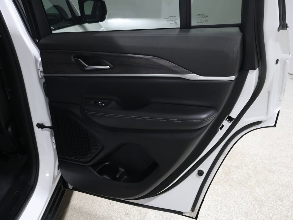 Certified 2023 Jeep Grand Cherokee Limited AWD/4WD image 22