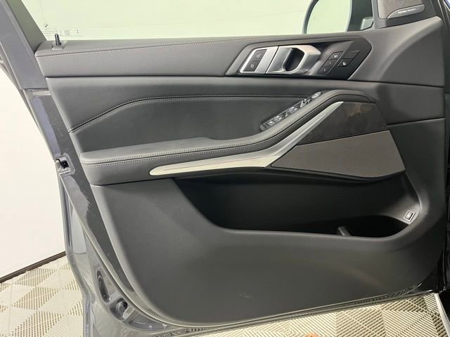 New 2026 BMW X5 xDrive50e w/ Climate Comfort Package AWD/4WD image 10