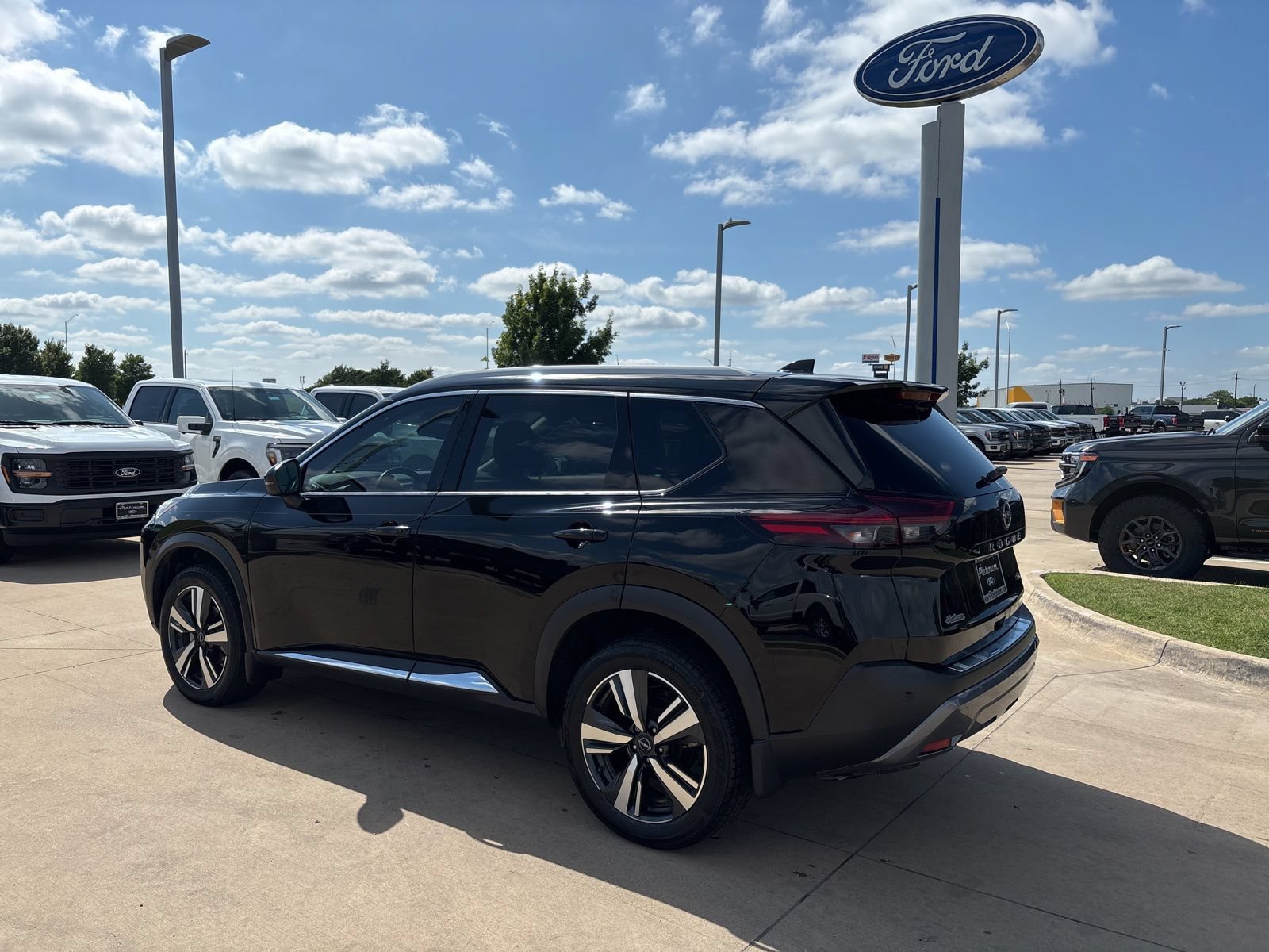 Used 2022 Nissan Rogue SL FWD video 3
