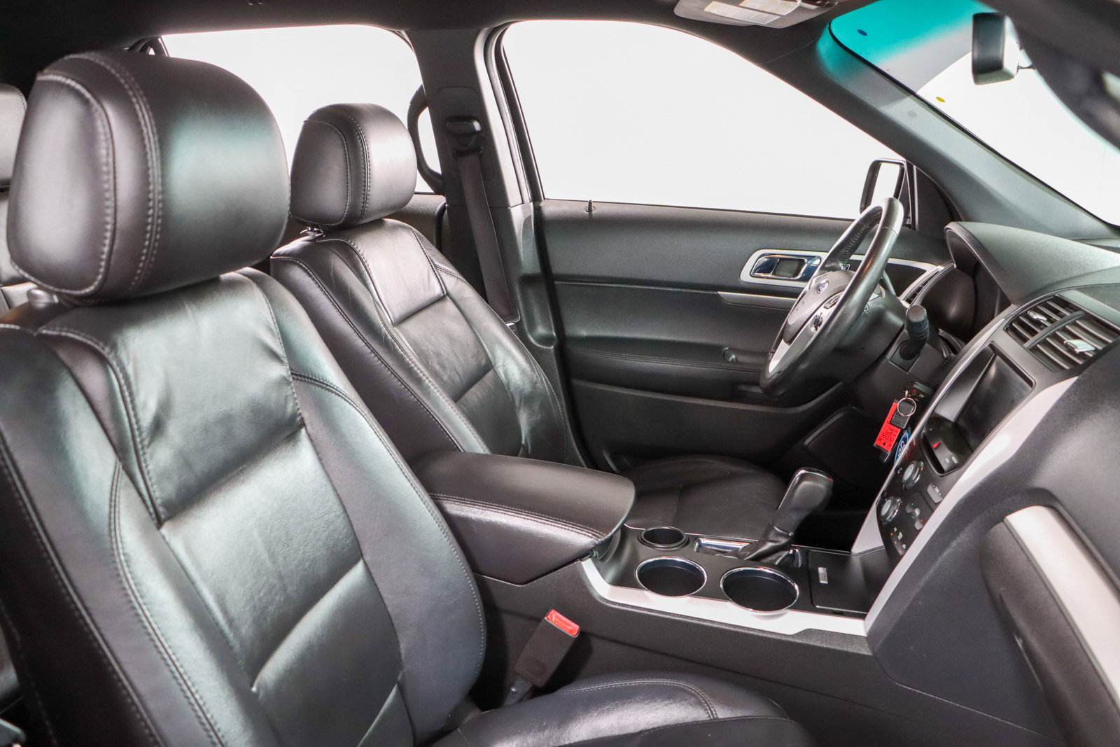 Used 2014 Ford Explorer XLT w/ Equipment Group 202A image 27