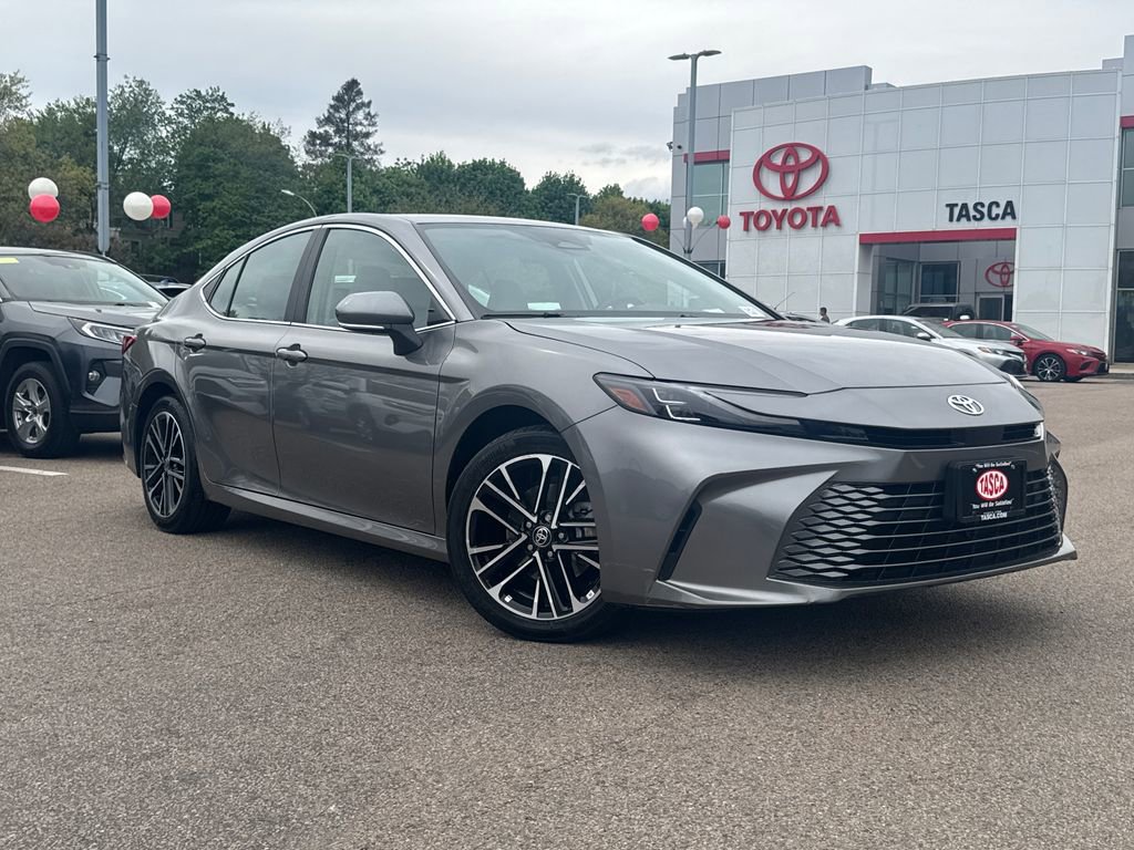 Used 2025 Toyota Camry XLE AWD/4WD image 1