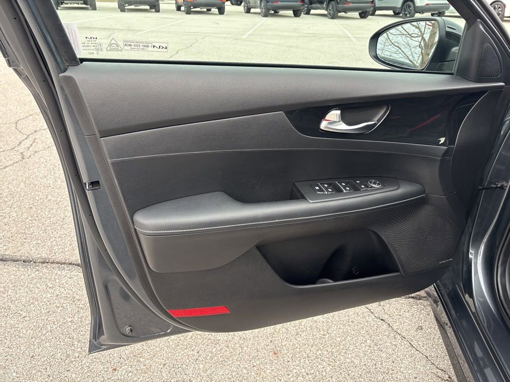 Used 2023 Kia Forte GT-Line w/ GT-Line Premium Package image 8