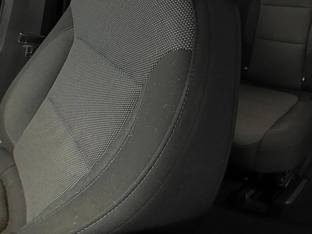 Used 2023 Chevrolet Traverse LT FWD image 12
