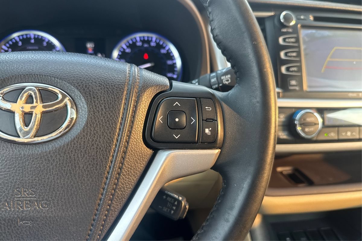 Used 2014 Toyota Highlander Limited FWD image 34