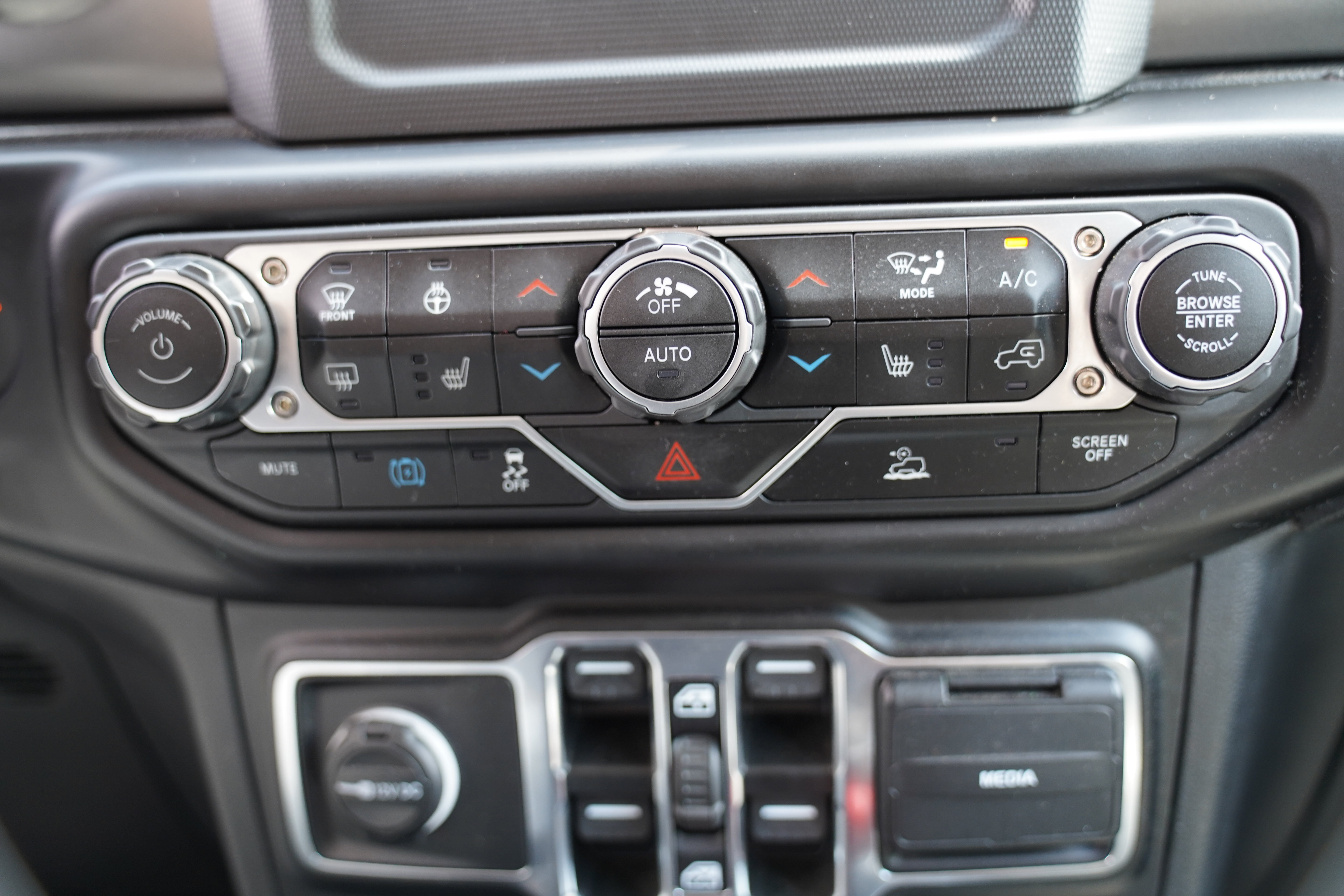 Used 2023 Jeep Wrangler Unlimited w/ Cold Weather Group AWD/4WD image 26