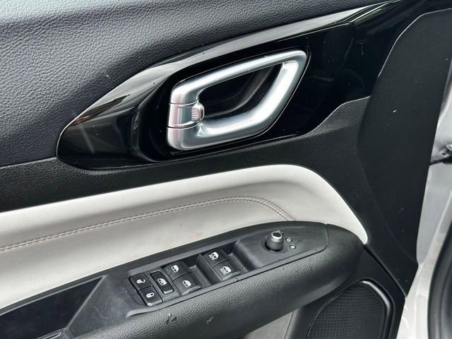 Used 2023 Jeep Compass Limited image 13