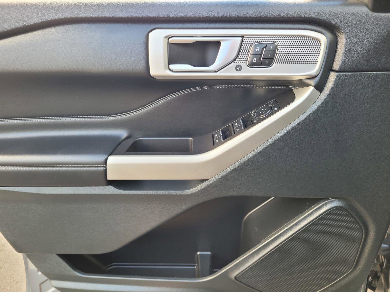 Used 2023 Ford Explorer Limited w/ Equipment Group 301A image 24