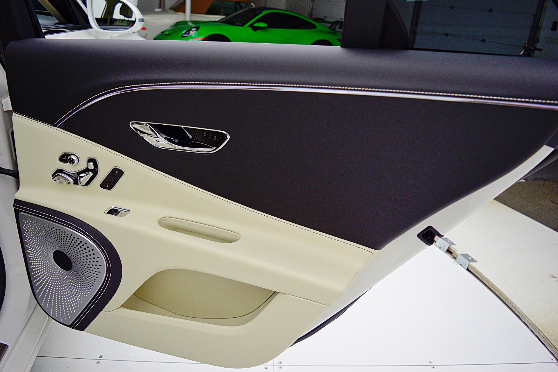 Used 2024 Bentley Flying Spur Azure AWD/4WD image 43
