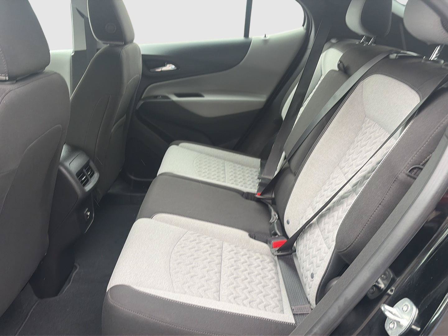 Used 2023 Chevrolet Equinox LS AWD/4WD image 32