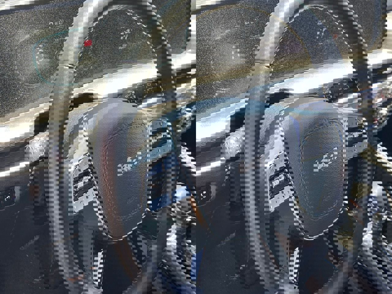 Used 2025 Kia Telluride S image 8