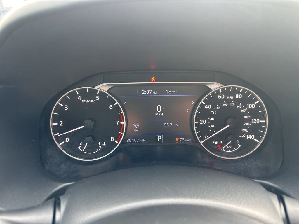 Used 2022 Nissan Altima 2.5 SR image 2