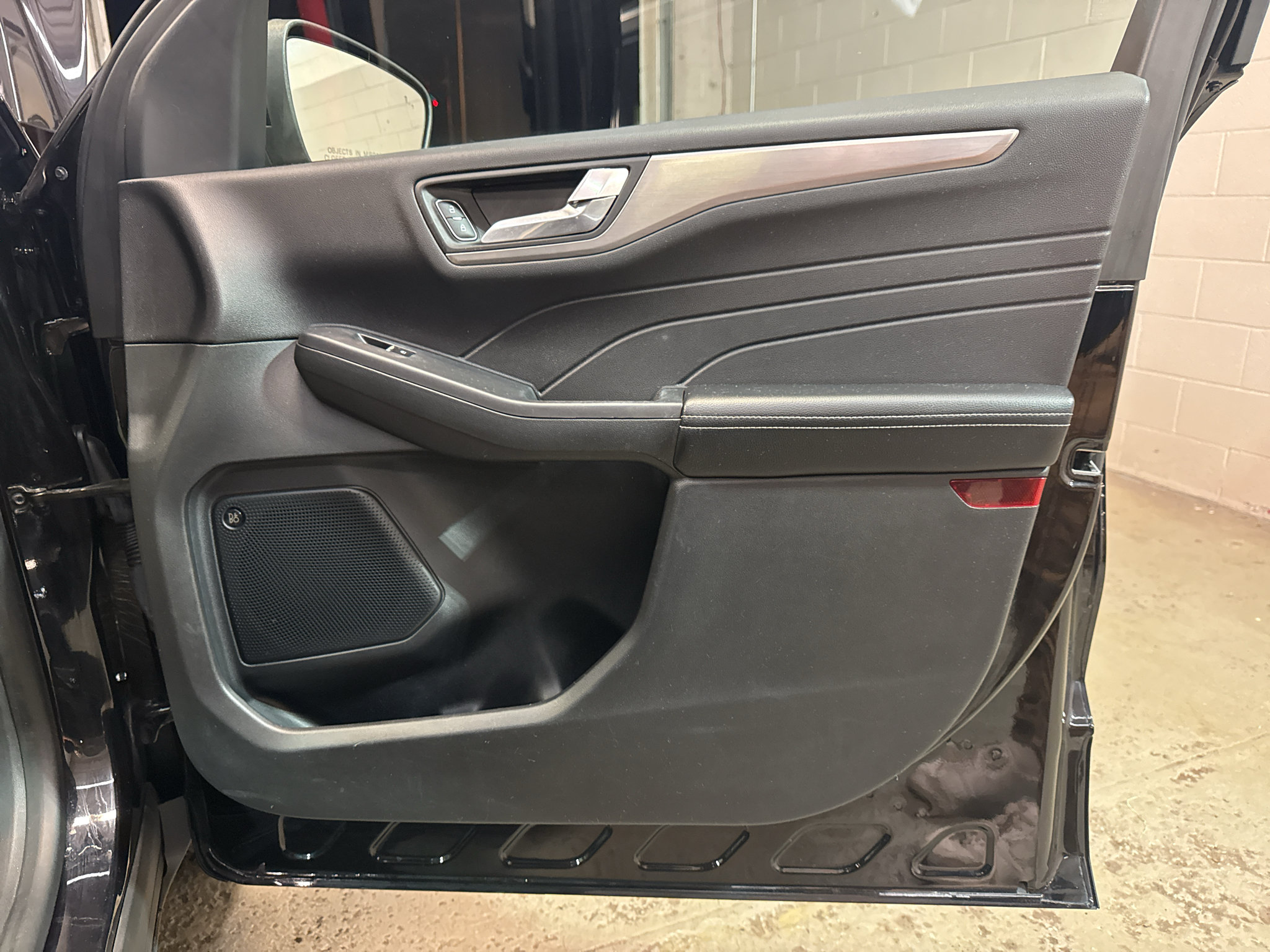Used 2021 Ford Escape Titanium AWD/4WD image 23