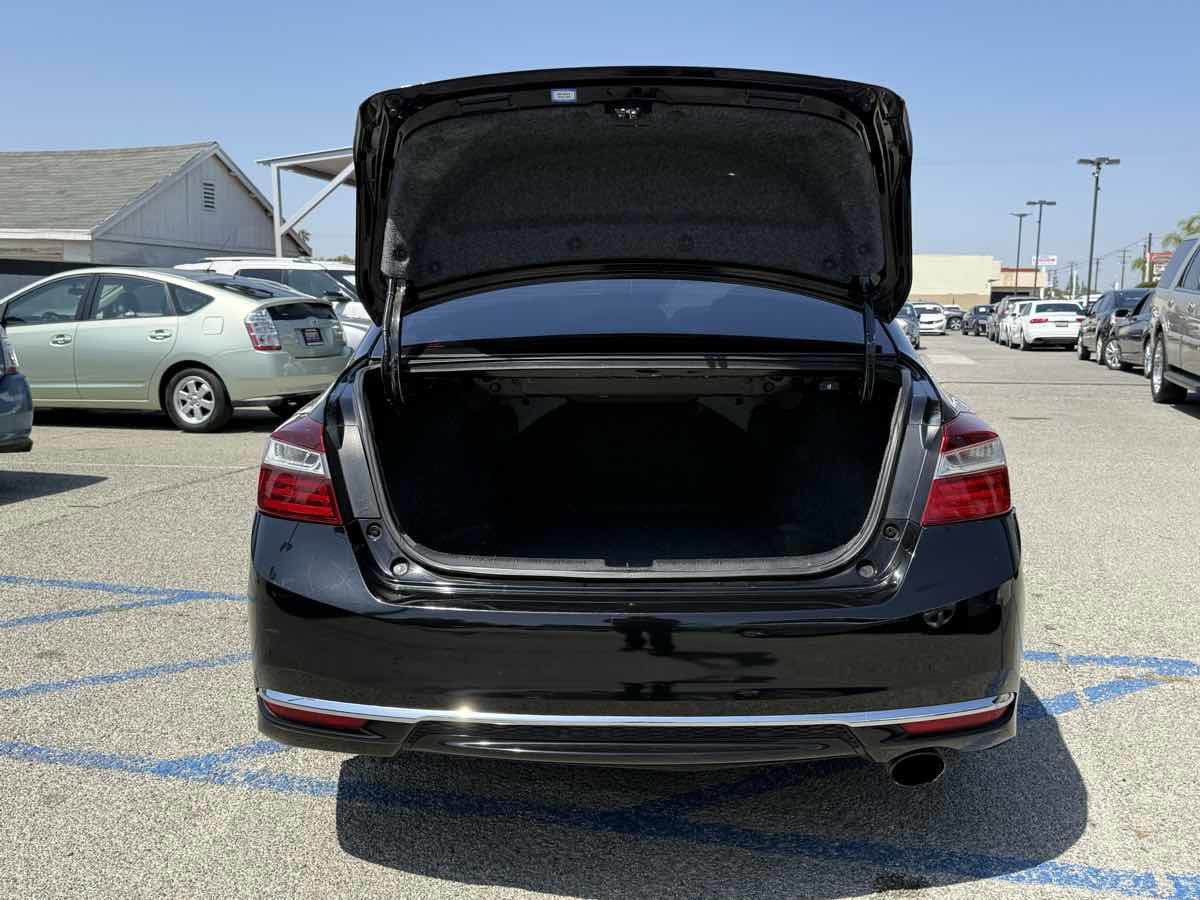 Used 2017 Honda Accord LX image 29