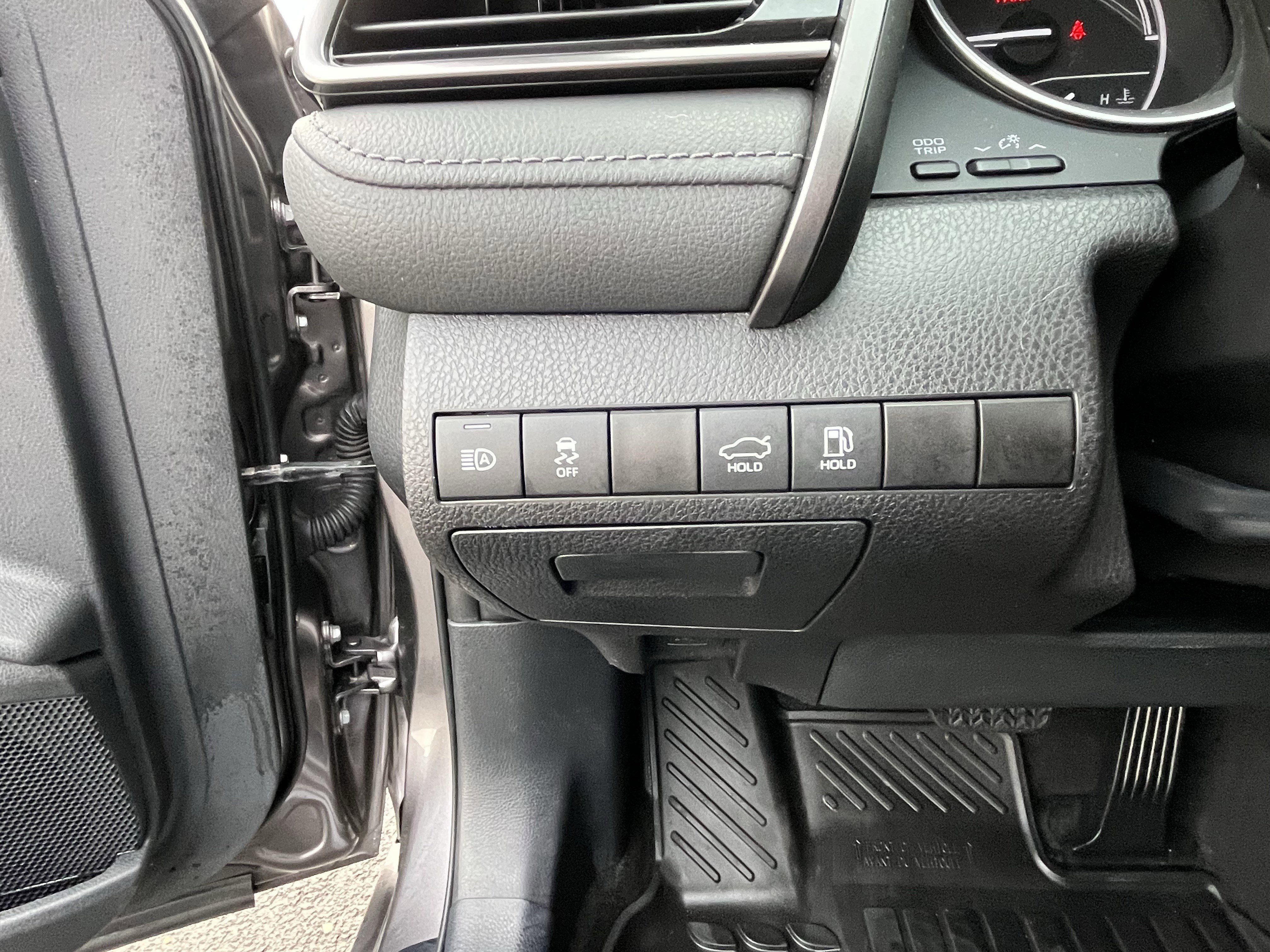 Used 2022 Toyota Camry LE image 23