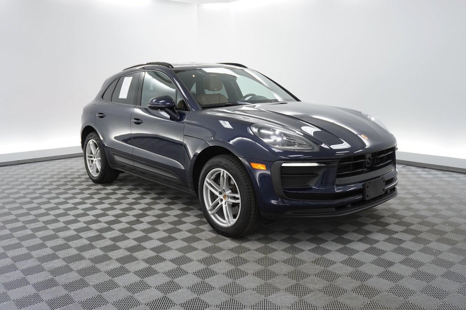 Certified 2023 Porsche Macan Turbo image 8