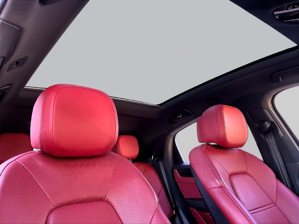 Used 2022 Porsche Cayenne Coupe w/ Premium Package AWD/4WD image 22