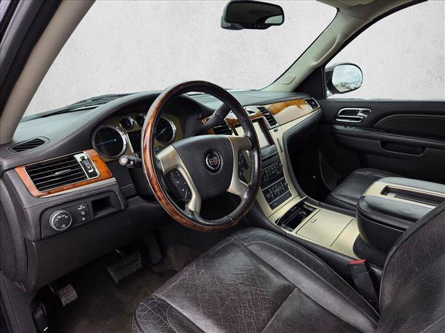 Used 2013 Cadillac Escalade Platinum AWD/4WD image 9