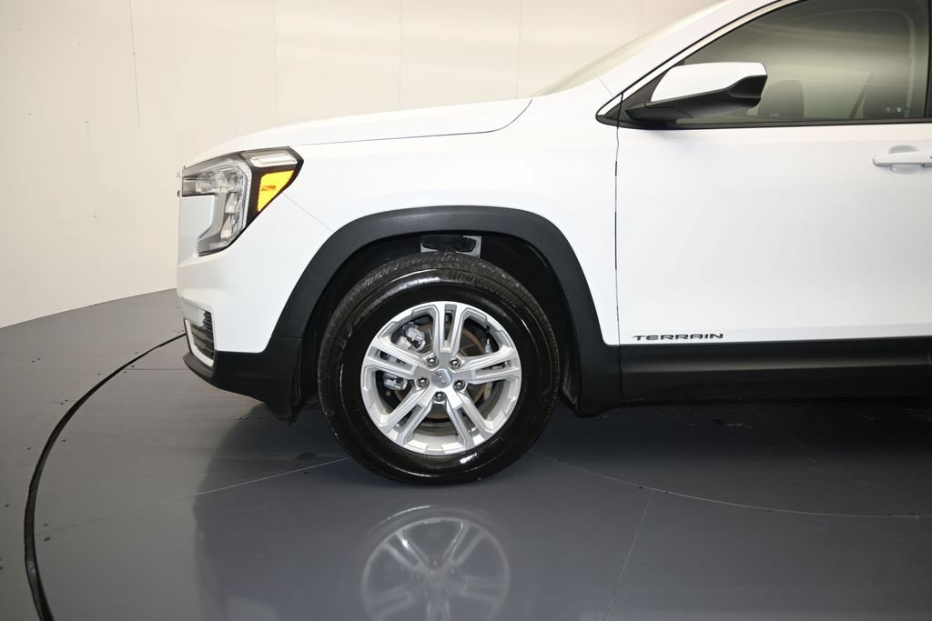 Used 2024 GMC Terrain SLE AWD/4WD image 9