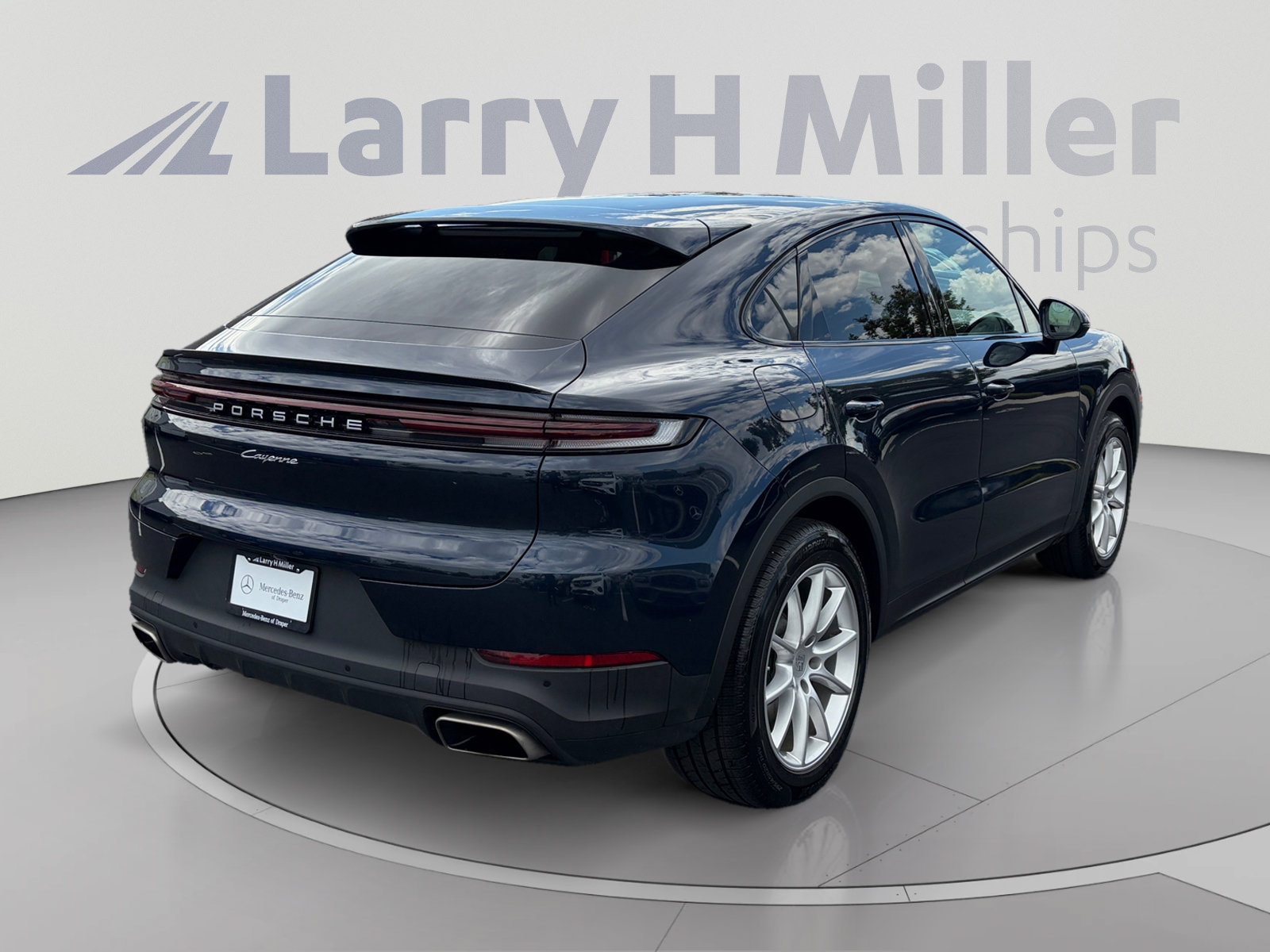 Used 2024 Porsche Cayenne Coupe AWD/4WD image 5