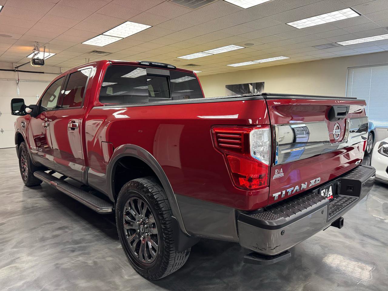 Used 2019 Nissan Titan Platinum Reserve AWD/4WD image 11